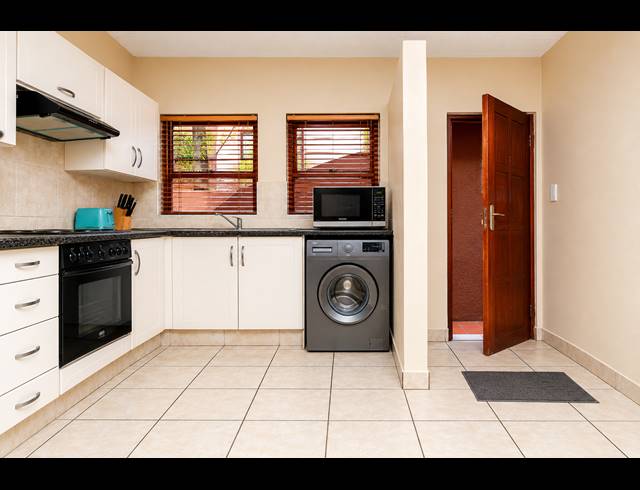2 BEDROOM APARTMENT FOR SALE IN SUNNINGHILL